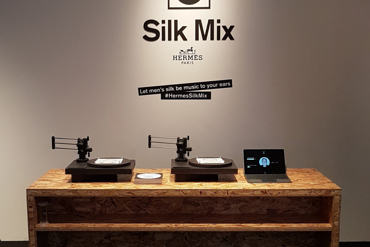 Installation Graphomaton pour SilkMix - Hermes